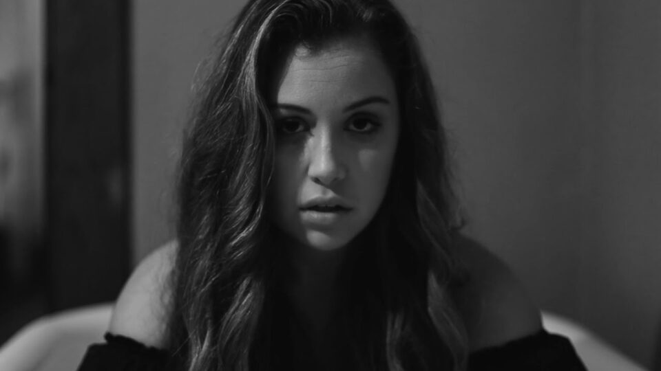 Alexandra Kay – I Kinda Don’t