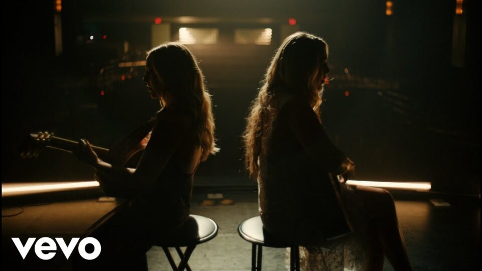 Ashley Cooke – Mean Girl (ft. Colbie Caillat)