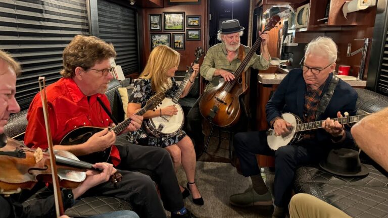Alison Brown & Steve Martin – 5 Days Out, 2 Days Back (feat. Tim O’Brien) music video