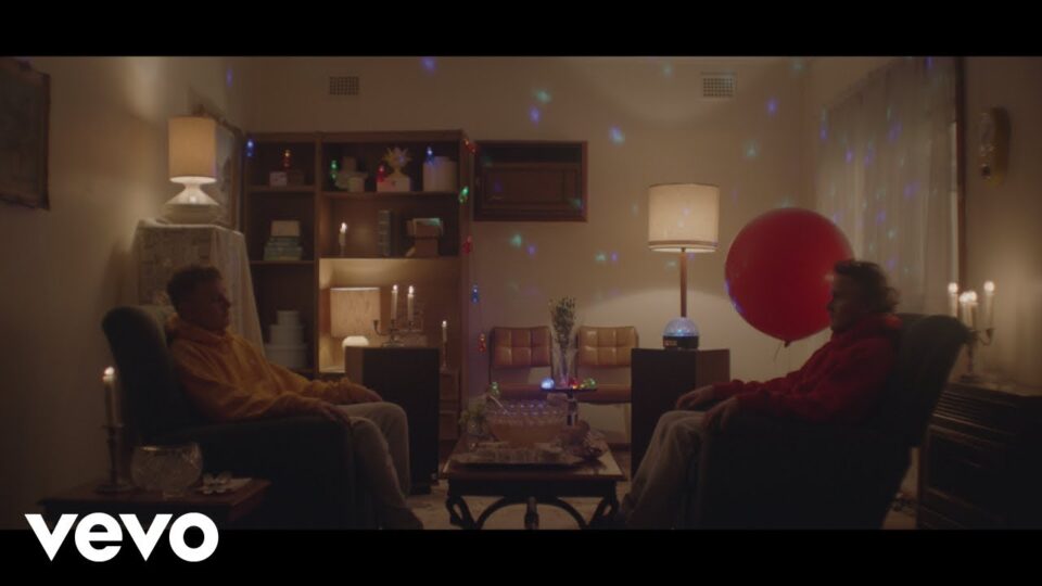 Cosmo’s Midnight & Tove Styrke – Talk to Me