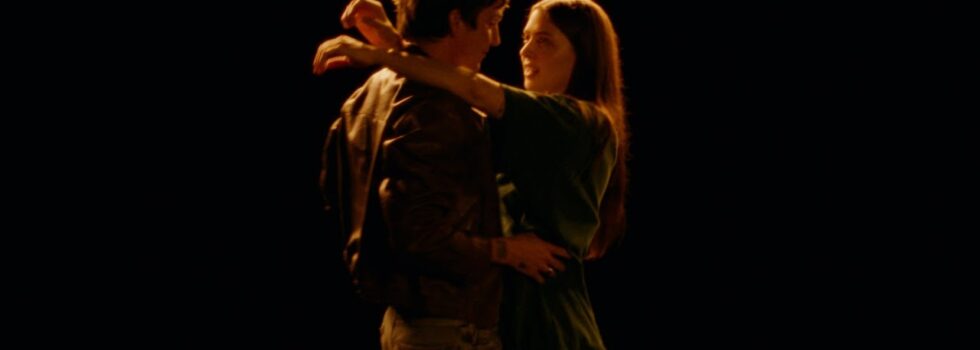 Lizzy McAlpine – Pushing It Down and Praying