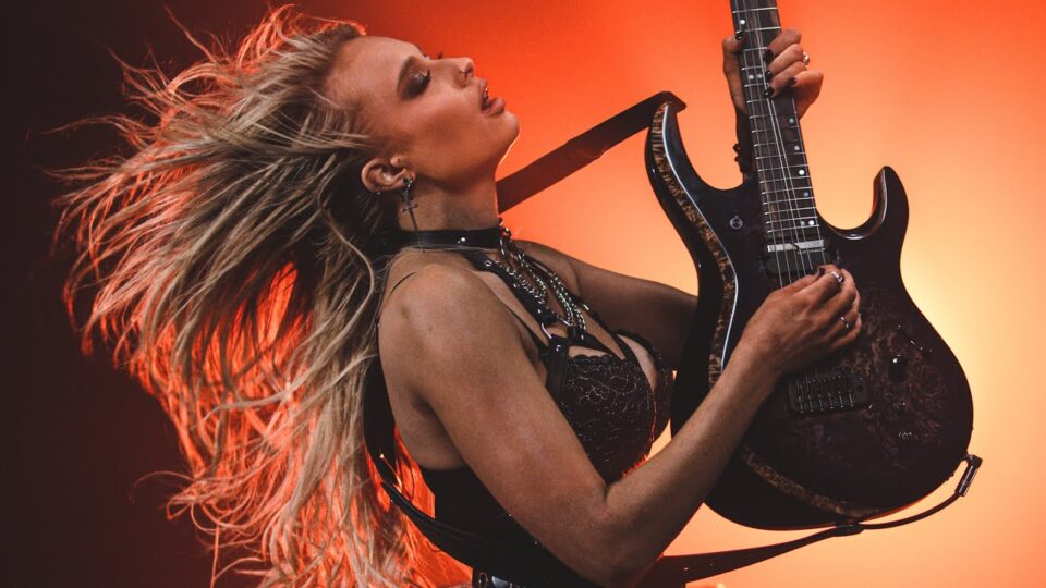 Sophie Lloyd – Imposter Syndrome (ft. Lzzy Hale)