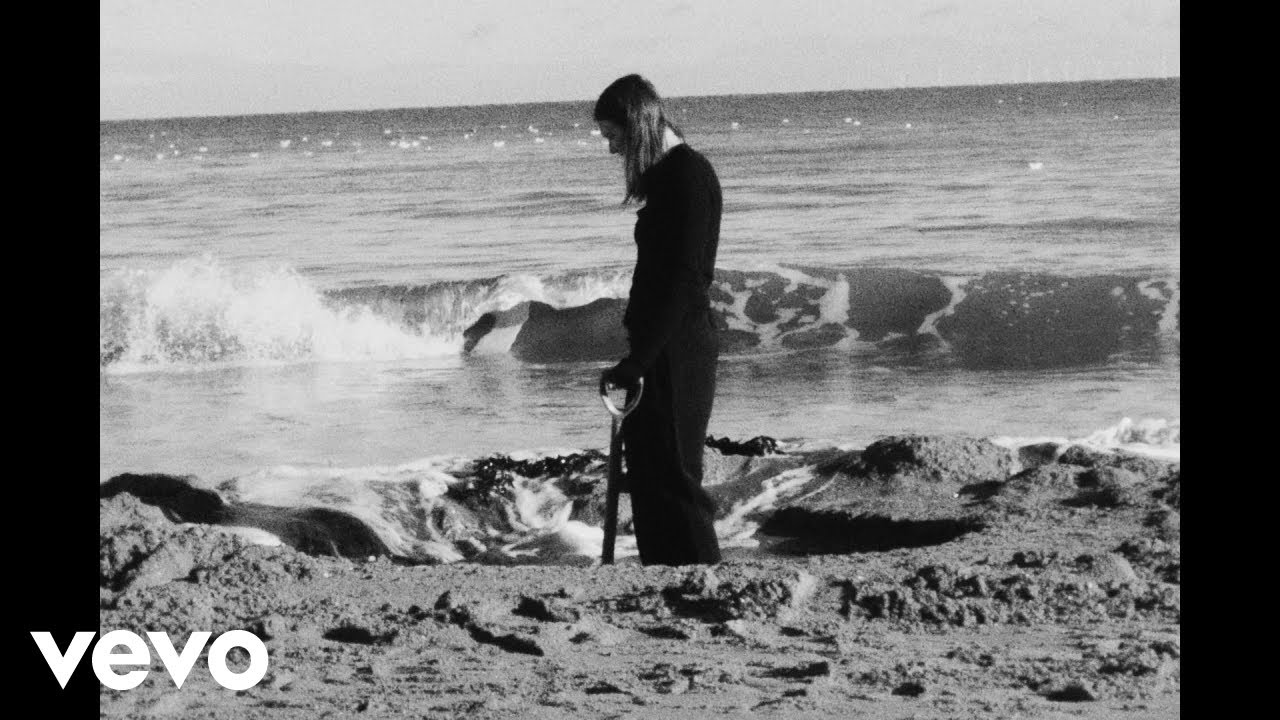 Art School Girlfriend – Doing Laps