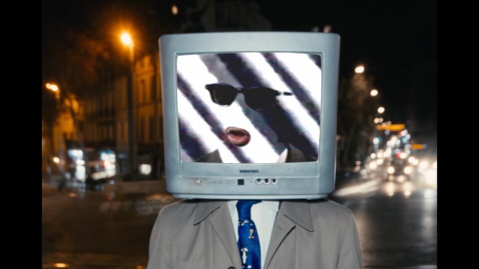 Avee Mana – Tune In