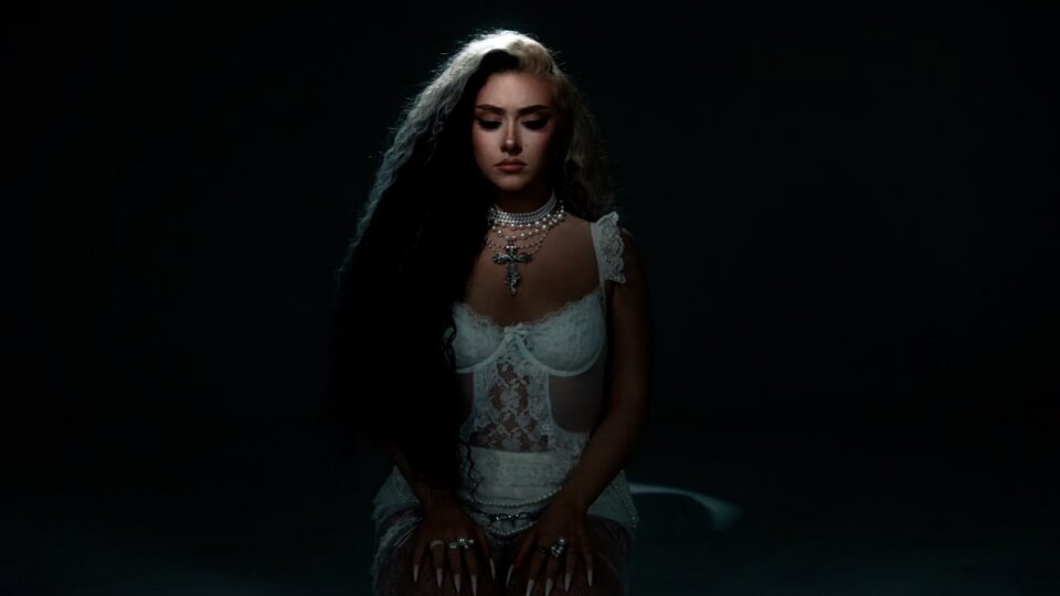 Britton – PAPERCUT