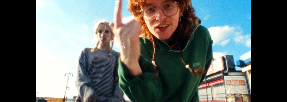 Cavetown – Sailboat (feat. chloe moriondo)