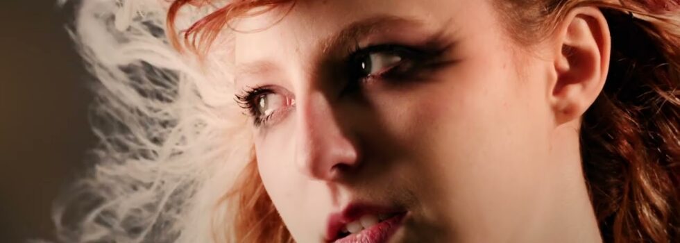 DAPHNE – Crying On The Ceiling