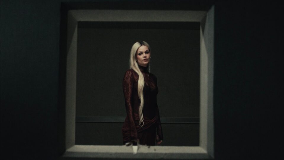 Davina Michelle – Still Champagne
