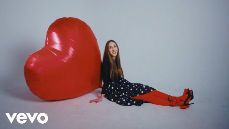 Fleurie – Valentine music video