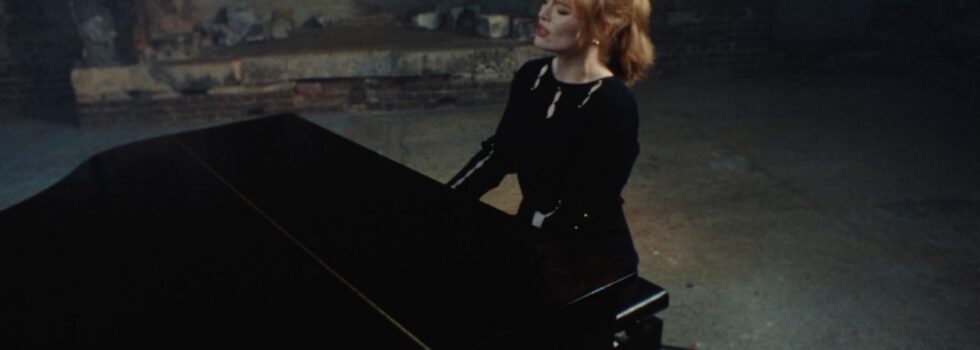Freya Ridings – Wild Horse