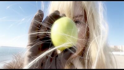 Frost Children – Sisters (Feat. Ninajirachi)