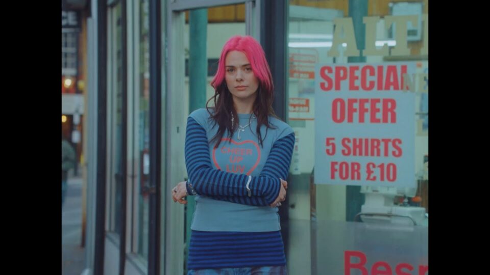 girli – Slap On The Wrist