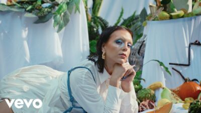 googly eyes – Bruises on the Peach