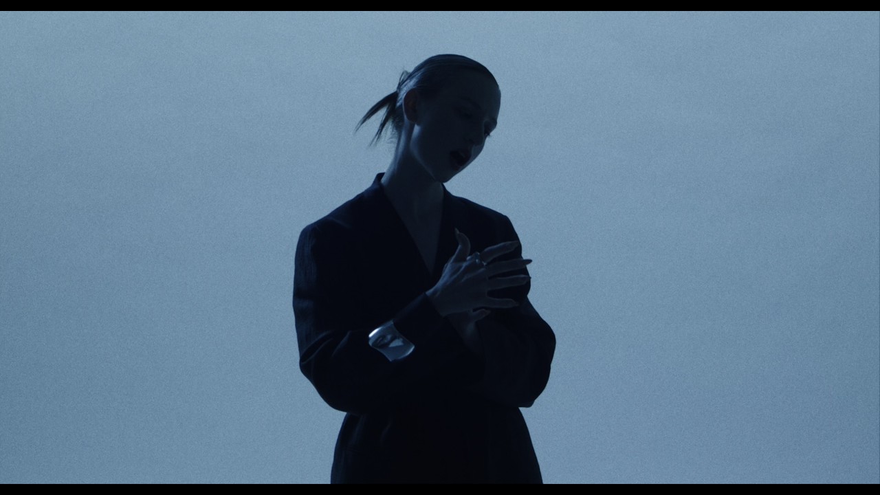 Hedda Gamma – Blue Light