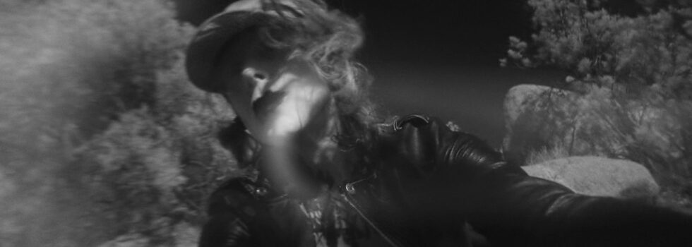 IAMX – Artificial Innocence