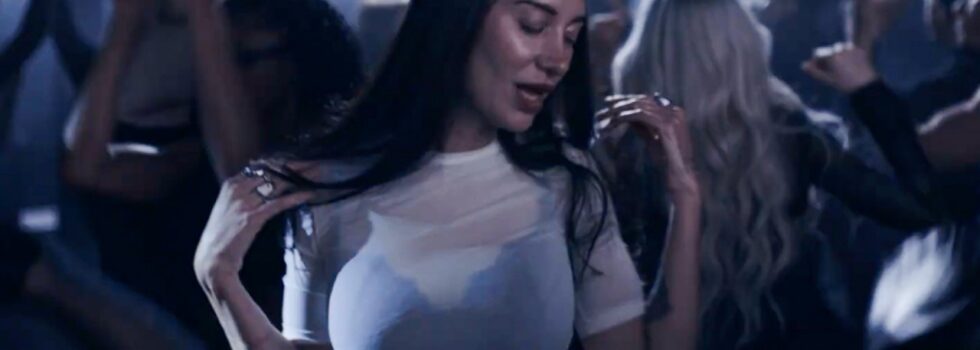 John Summit – WITH ME (Feat. Julia Wolf)