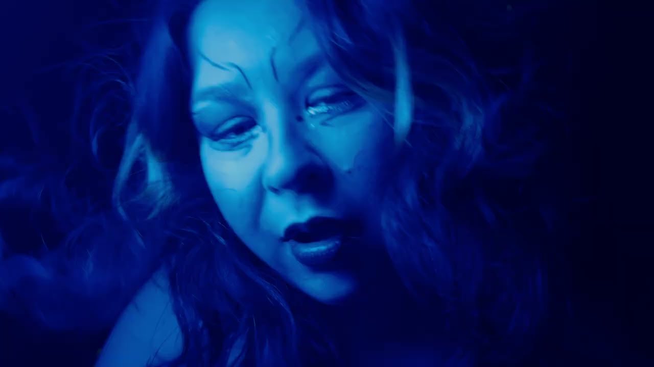 Kali Horse – In Blue