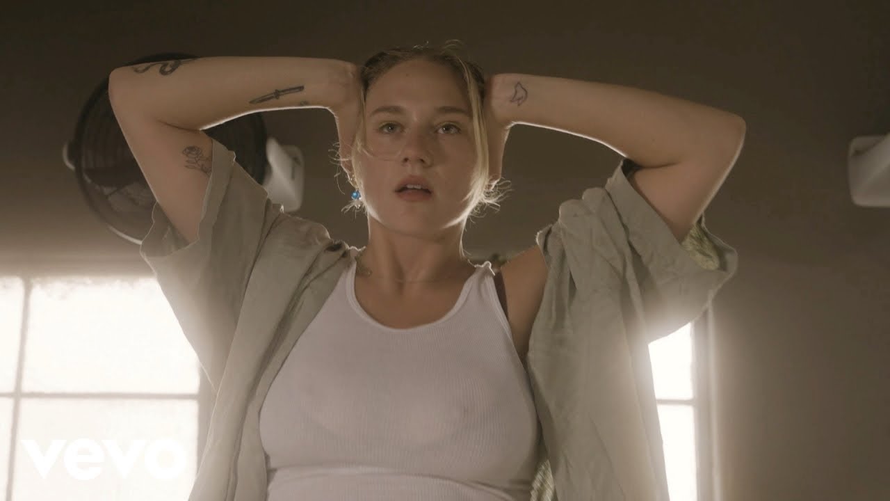 Kat Cunning – Sore Thumb