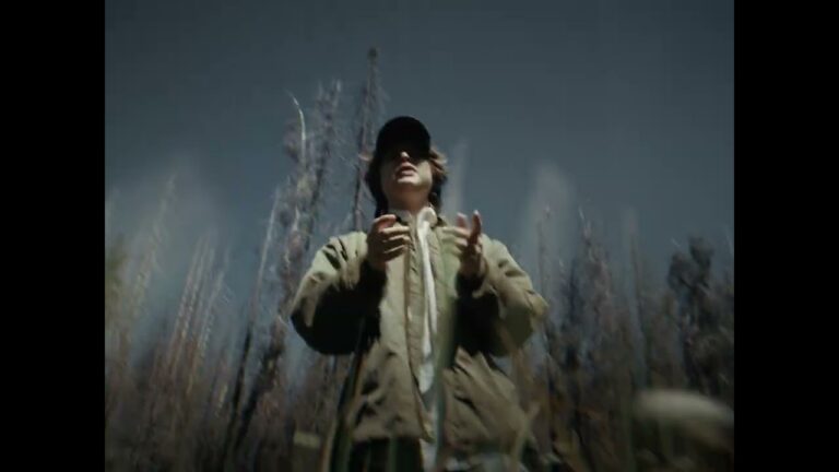 Kurtains – Revolver music video