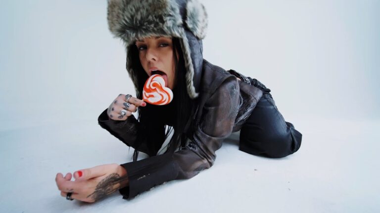 Lauren Sanderson – SPELL IT OUT music video
