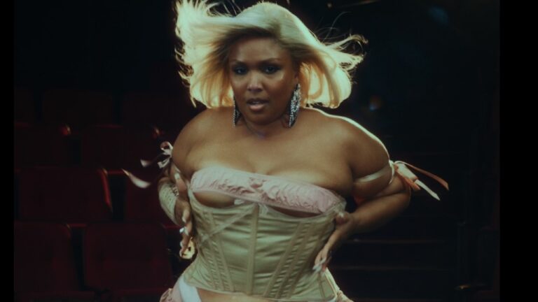 Lizzo – Don’t Make Me Love U music video