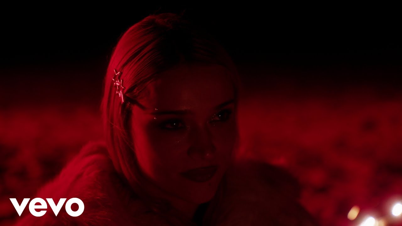 Lolo Zouaï – Holding On