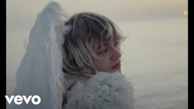 mary in the junkyard – Crash Landing