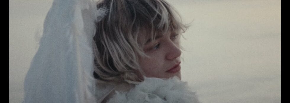 mary in the junkyard – Crash Landing