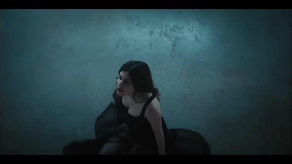 Mel Denisse – aiming alone