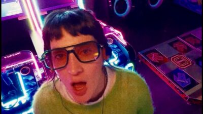 ill peach – MOLLY’S NOT A FRIEND