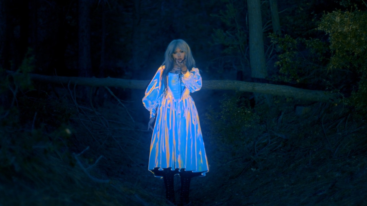 MOTHICA – SOMEWHERE IN BETWEEN