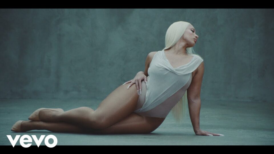 Naomi Sharon – Miss That