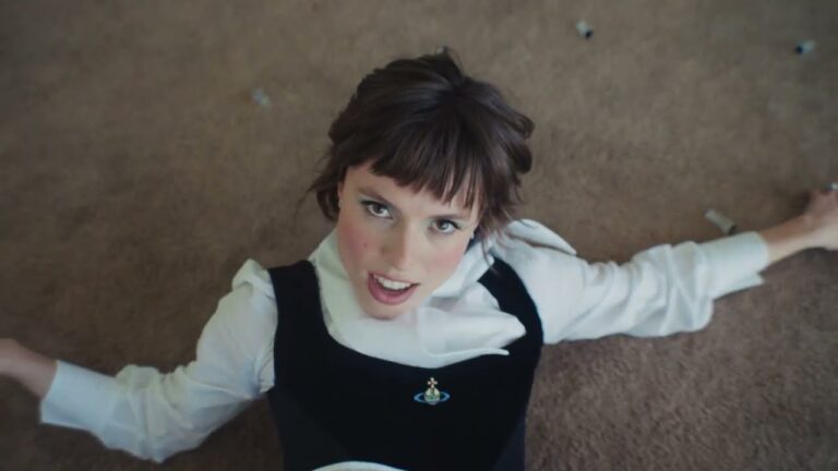 Mia Nicolai – Nothing Compares To This Feeling music video