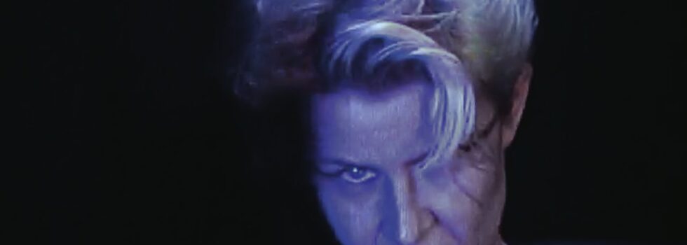 Robyn – Talk To Me