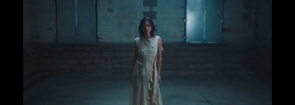 Sarah Kinsley – Lonely Touch