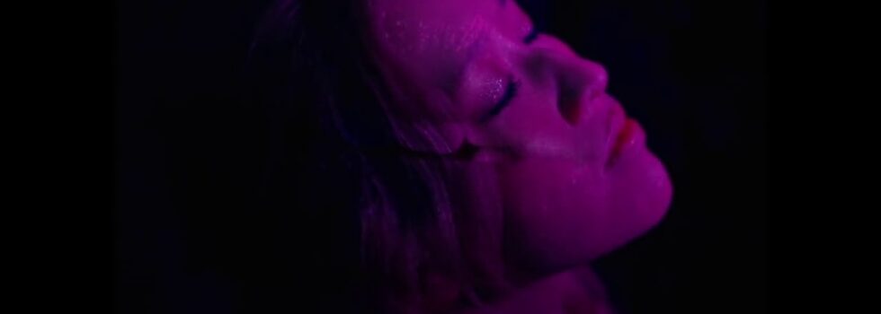 Serena Sun – Bullet Train