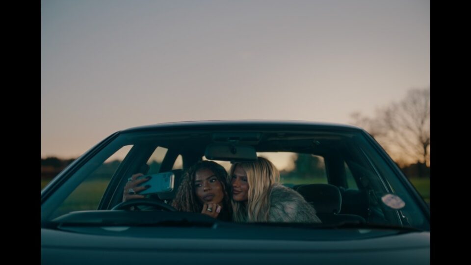 Skye Newman – Walk music video