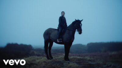 Soda Blonde – Suit & Tie