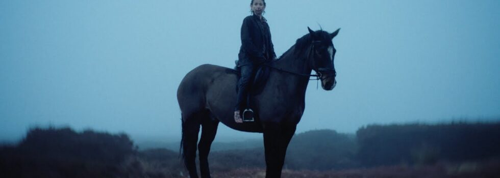 Soda Blonde – Suit & Tie