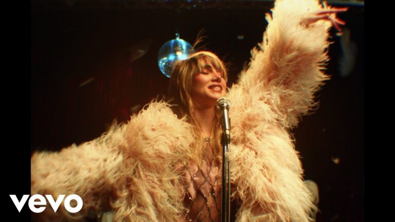 Suki Waterhouse – Back in Love music video