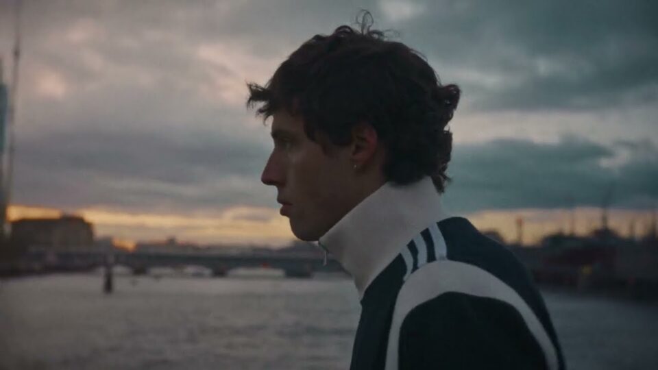 SWIM – Memories (feat. Ova Looven) music video
