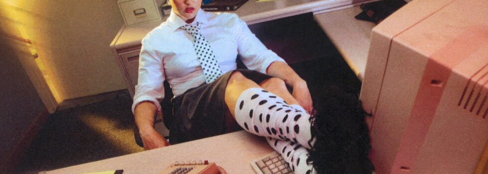 tiLLie – off the hook