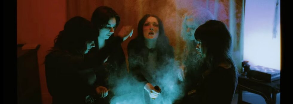 VENUS GRRRLS – 3×3