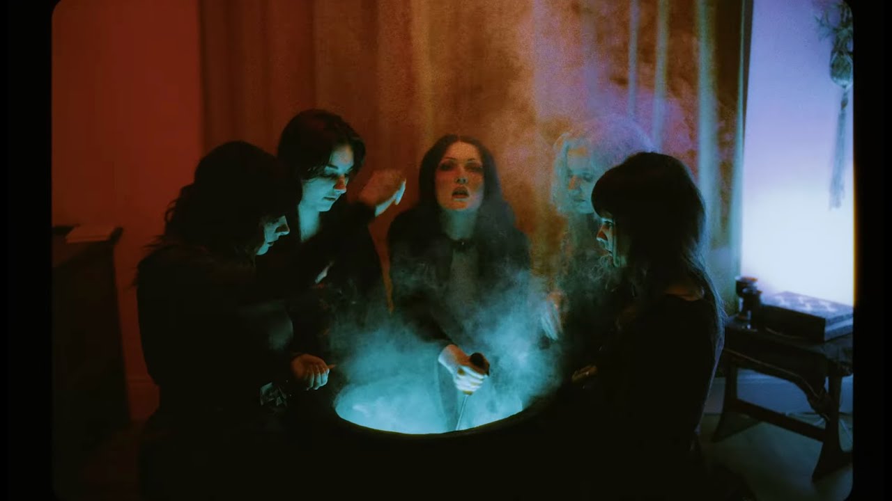 VENUS GRRRLS – 3×3