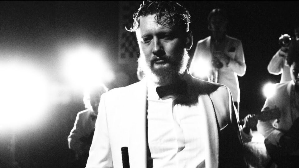 Yellow Days – Can’t Fight The Tears