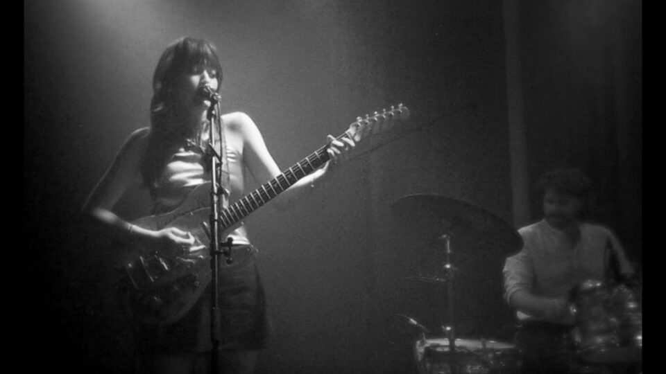 Zo Lief – She Makes You Look Twice