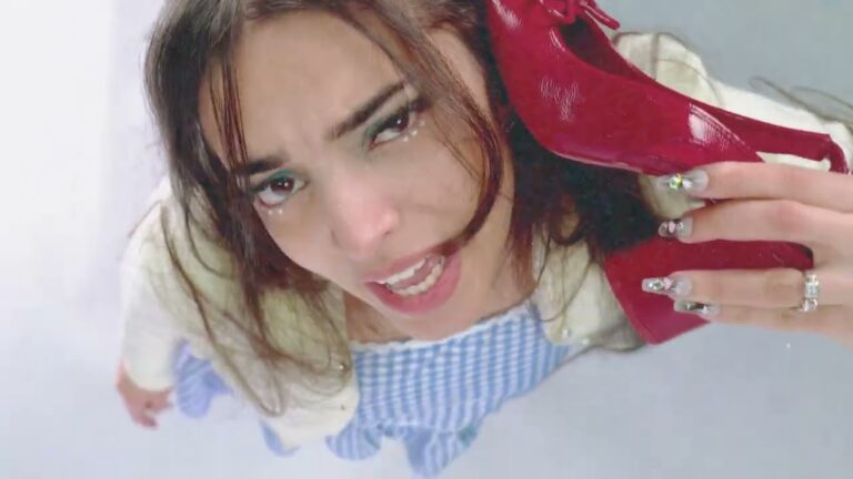 FRIZZY – Fragile music video