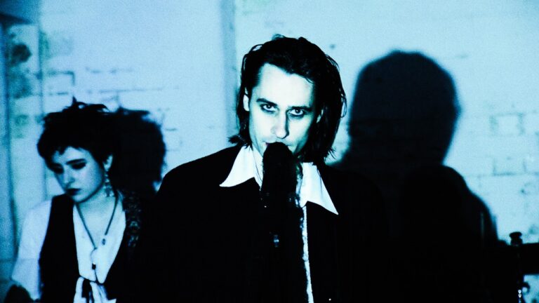 Mouth Ulcers – Closer To You music video