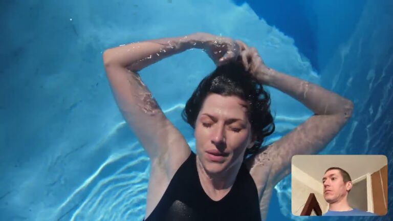 Aldous Harding – Venus in the Zinnia music video