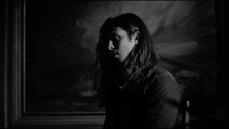 Billy Raffoul & Janie Bay – Hold It Against Me music video
